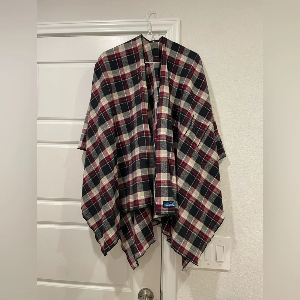 Kavu Women’s One Size Shawl Wrap Red Black Plaid Cozy Warm Cabincore - Picture 2 of 7